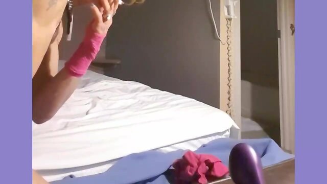 Justine prince baise nikita lapacha a l'aide d'un gode-ceinture part. 4