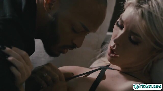 Ladyboy aubrey kate analed by her ebony neighbor