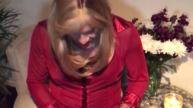 Dakota: cougar dick and cum...