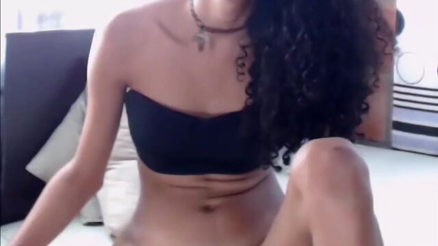 Black trap's handjob session