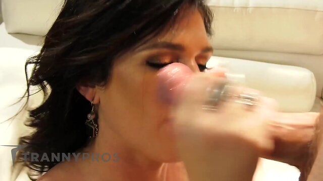 Devilstgirls kendall penny fucks on the first date!