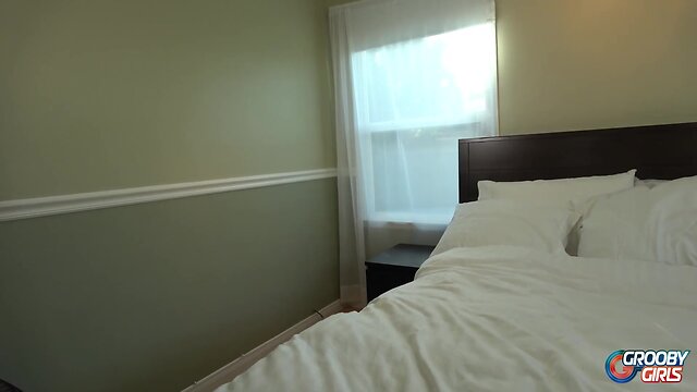 Groobygirls.com: the incredible jane marie goes up hard