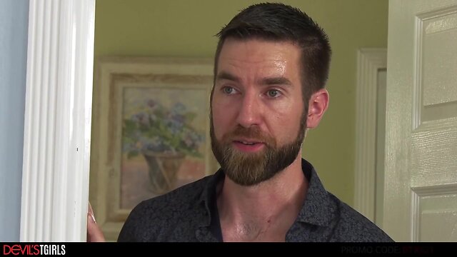 Alyssa Gomez`s Wild Threesome: Big Tits, Hairy Body, Big Dick!