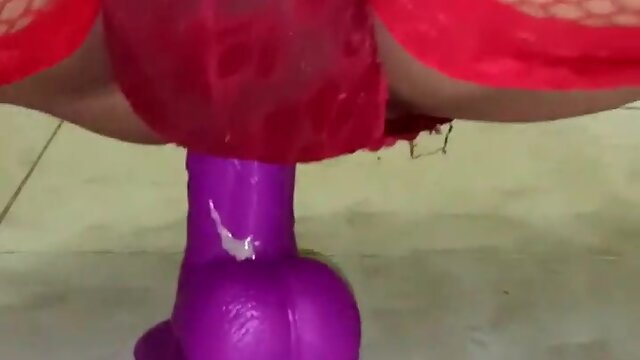 Mi culito insaciable comiendose mis juguetes ricos y casi me rompe mi calzon