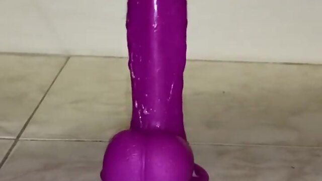 Mi culito insaciable comiendose mis juguetes ricos y casi me rompe mi calzon