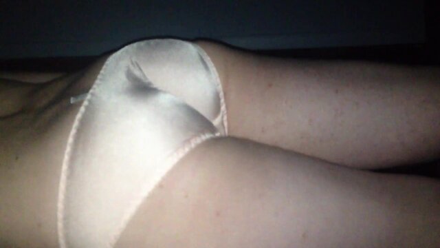 Shemale invites you under covers (kik=littlemichelle23)