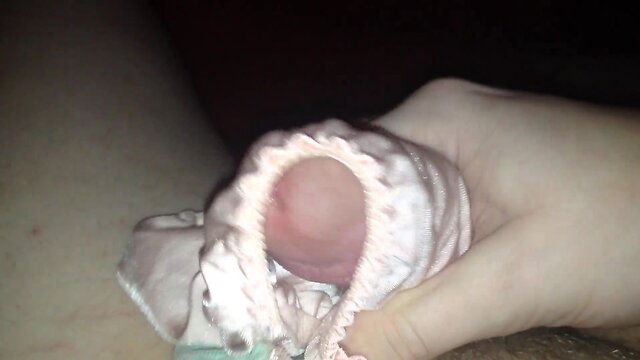 Shemale invites you under covers (kik=littlemichelle23)