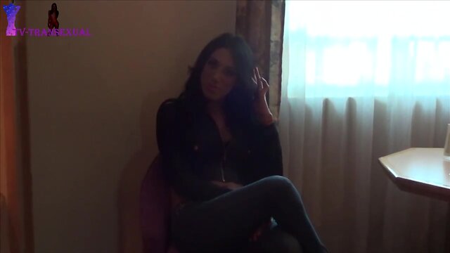 Con imponente tranny