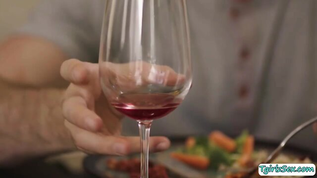 Thick transsexual ryder monroe rides friends penis