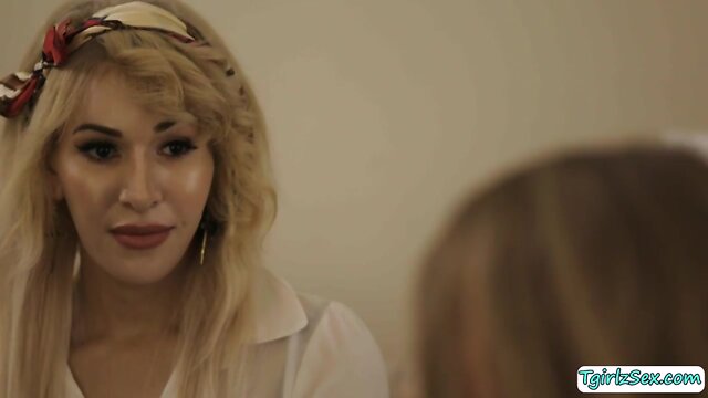 Thick transsexual ryder monroe rides friends penis