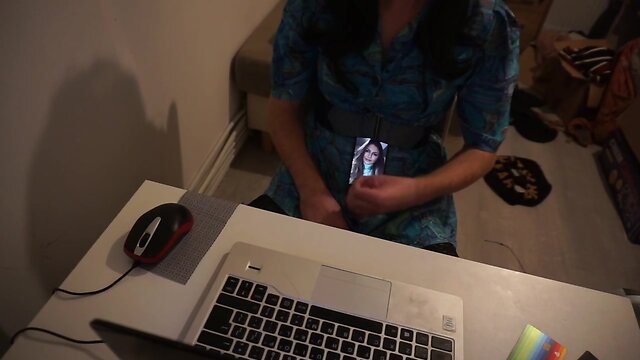 Sultry brunette tribute