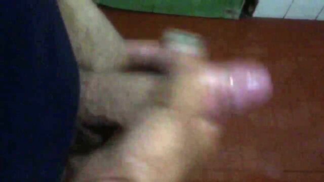 Mecânico grandão quis meter de novo em mim, e eu gemi gostoso na caceta