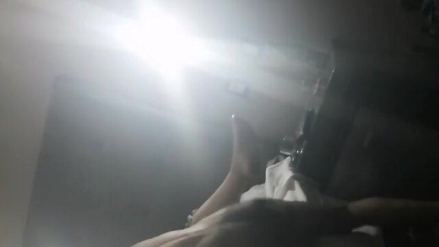 Vendedora venezolana se abre todo