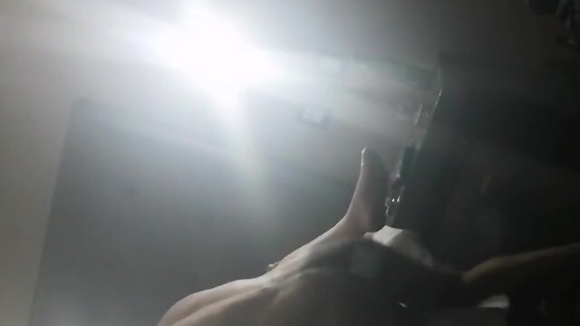 Vendedora venezolana se abre todo