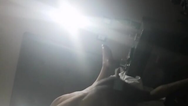 Vendedora venezolana se abre todo