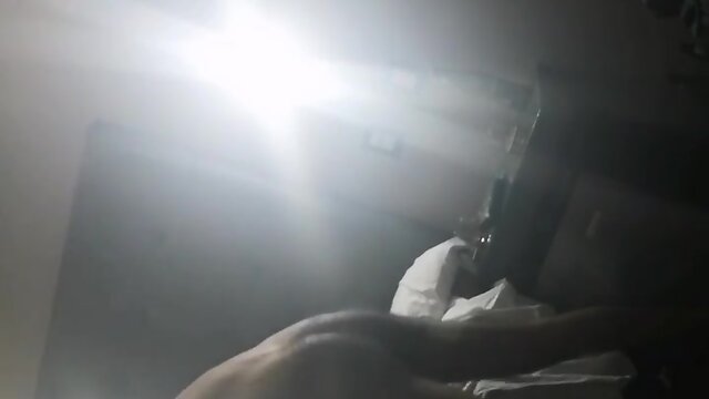 Vendedora venezolana se abre todo