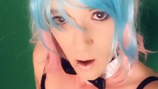 Tranny shows off her goods on social media