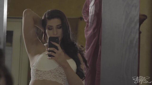 Experience Alexa Scout`s Wild Ride of Pleasure!