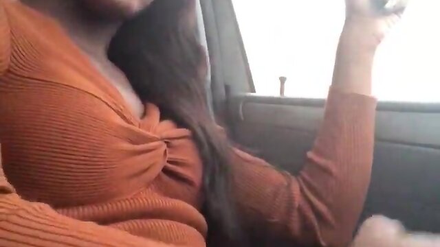 Gorgeous Model Captivates with Mesmerizing Performance