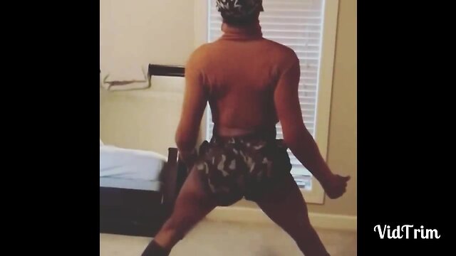 She-Male twerking collection 2