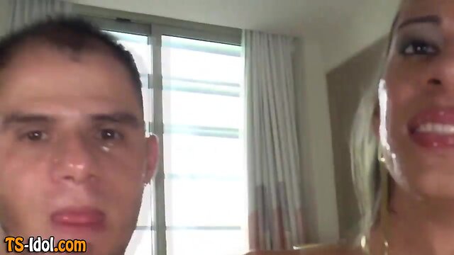 Fetish transvestite face spray