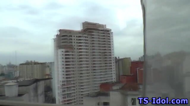 Sexy tranny shoots cumload