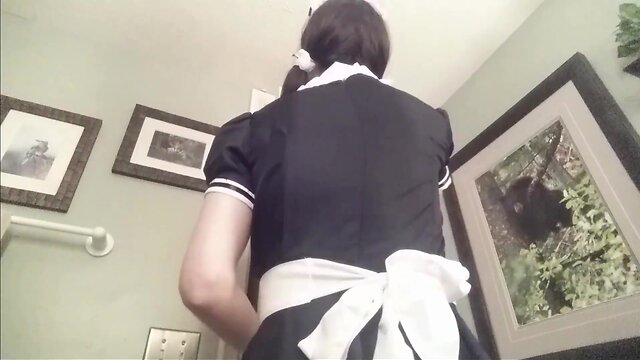 Cd maid drinks her own piss