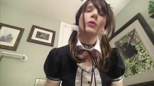 Cd maid drinks her own piss
