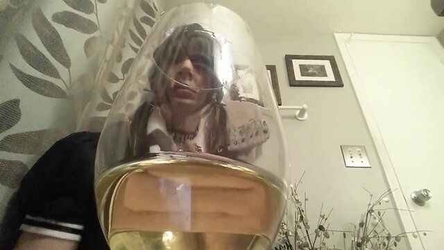 Cd maid drinks her own piss