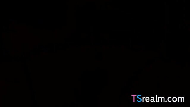 Ladyboy bianca petrovicky pleases herself