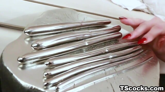 T-Girl lianna lawson playing with her schlong