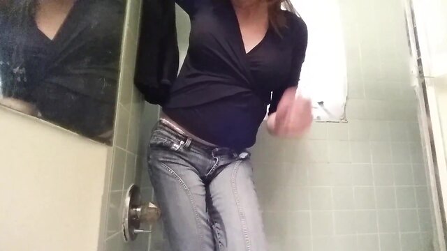 Wet & Wild Piss Play: Naughty Babe in Tight Jeans