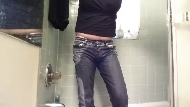 Wet & Wild Piss Play: Naughty Babe in Tight Jeans