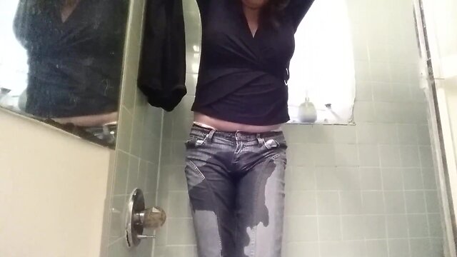 Wet & Wild Piss Play: Naughty Babe in Tight Jeans