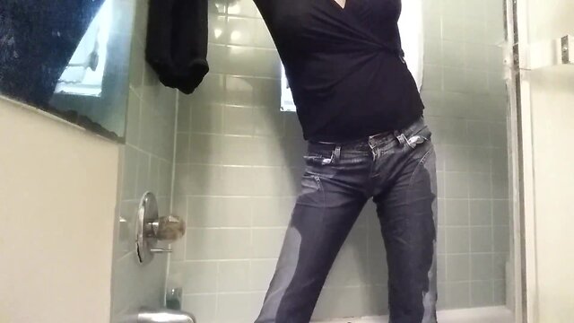 Wet & Wild Piss Play: Naughty Babe in Tight Jeans
