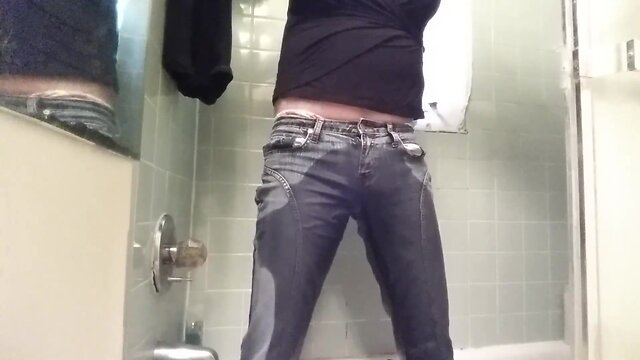 Wet & Wild Piss Play: Naughty Babe in Tight Jeans