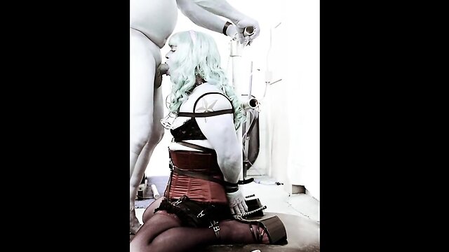 Molly learning to suck schlong