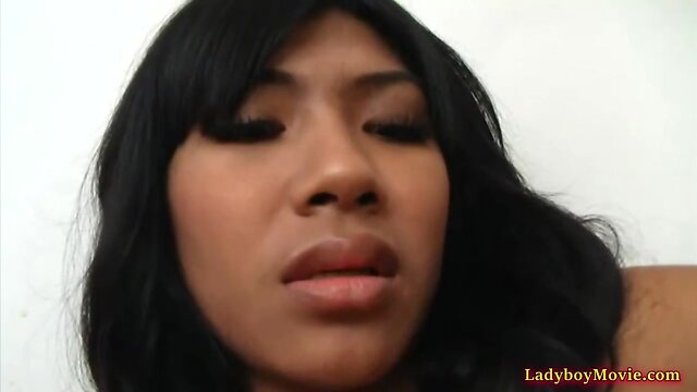 Teeny tran narnia masturbates off solo