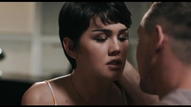 Teenager she-male fucks guy condomless