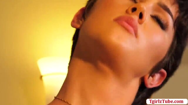 Ladyboy daisy taylor didnt expect stepbro fucks so good