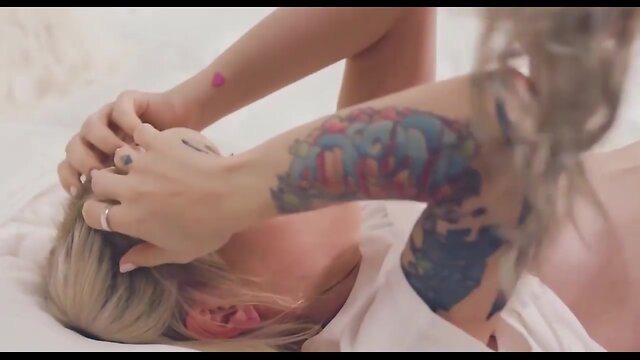 Enormous ass she-male fucks baby