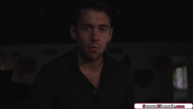 Sultry she-male daisy taylor licks milfs pussy