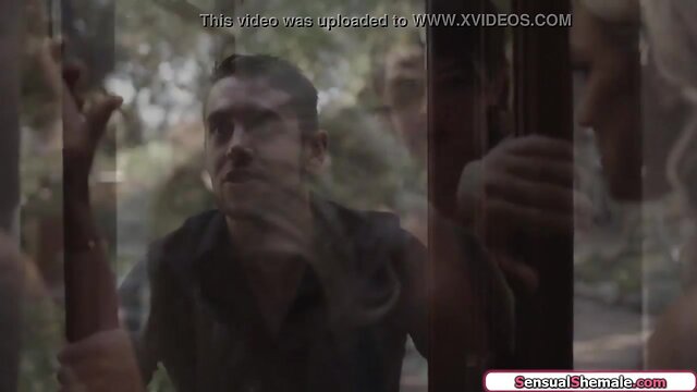 Sultry she-male daisy taylor licks milfs pussy