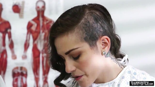 Skinny she-male gynecologist fucks her shy teeny patient