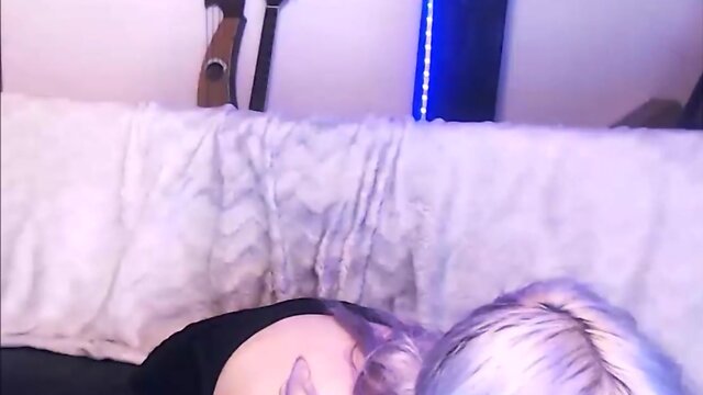 Blond she-male fucking her gf's booty