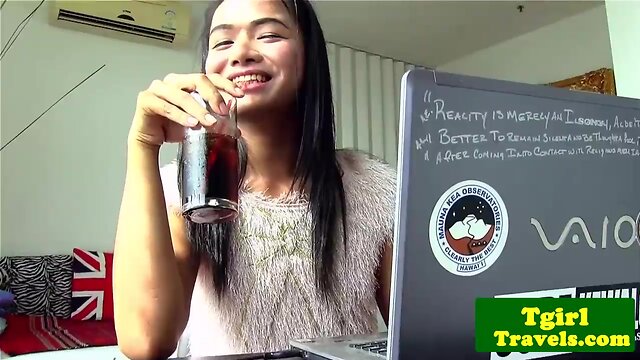 Schoolgirl ladyboy poopae plays with her dick