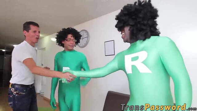 Attractive tran lexie beth sucks two big pricks