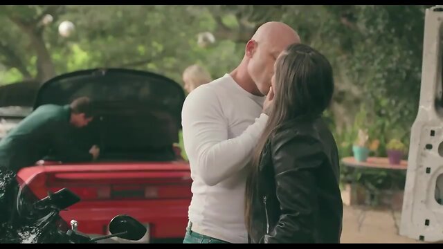 Massive ass she-male fucks baby