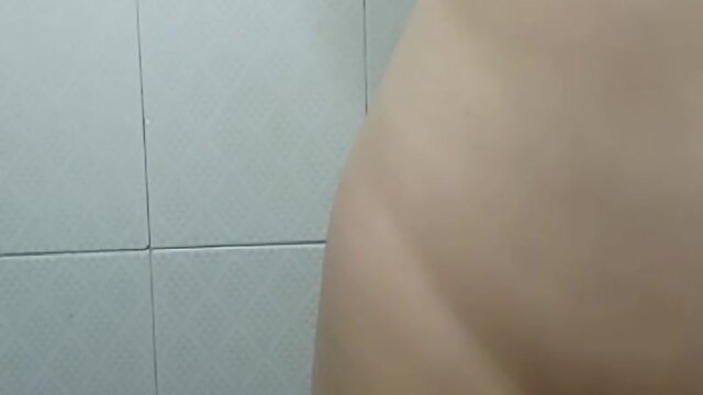 Chị gái vú to tắm show hàng xôi thịt