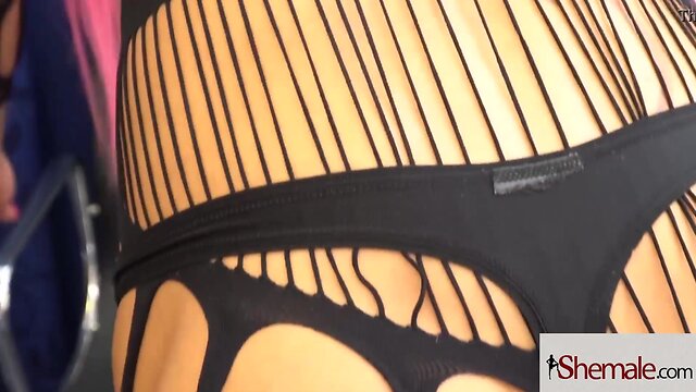 Blonde Tgirl`s Big Cock and Big Tits: An Unforgettable Webcam Show!